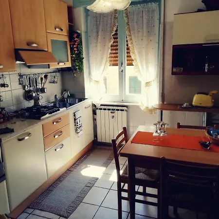 Apartment Casa Cecilia - 5 Terre A 100 Mt Da Stazione Spezia La Spezia