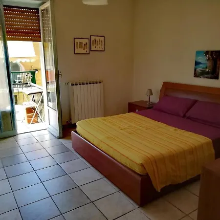Casa Cecilia - 5 Terre A 100 Mt Da Stazione Spezia Apartment *